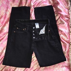 Black women’s bf vintage Levi 501s size 26-27